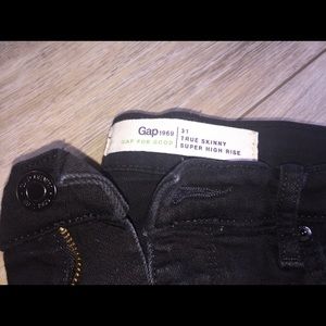 GAP Pants - Black GAP true skinny, super high rise leggings! GAP Pants - Black GAP true skinny, super high rise leggings!